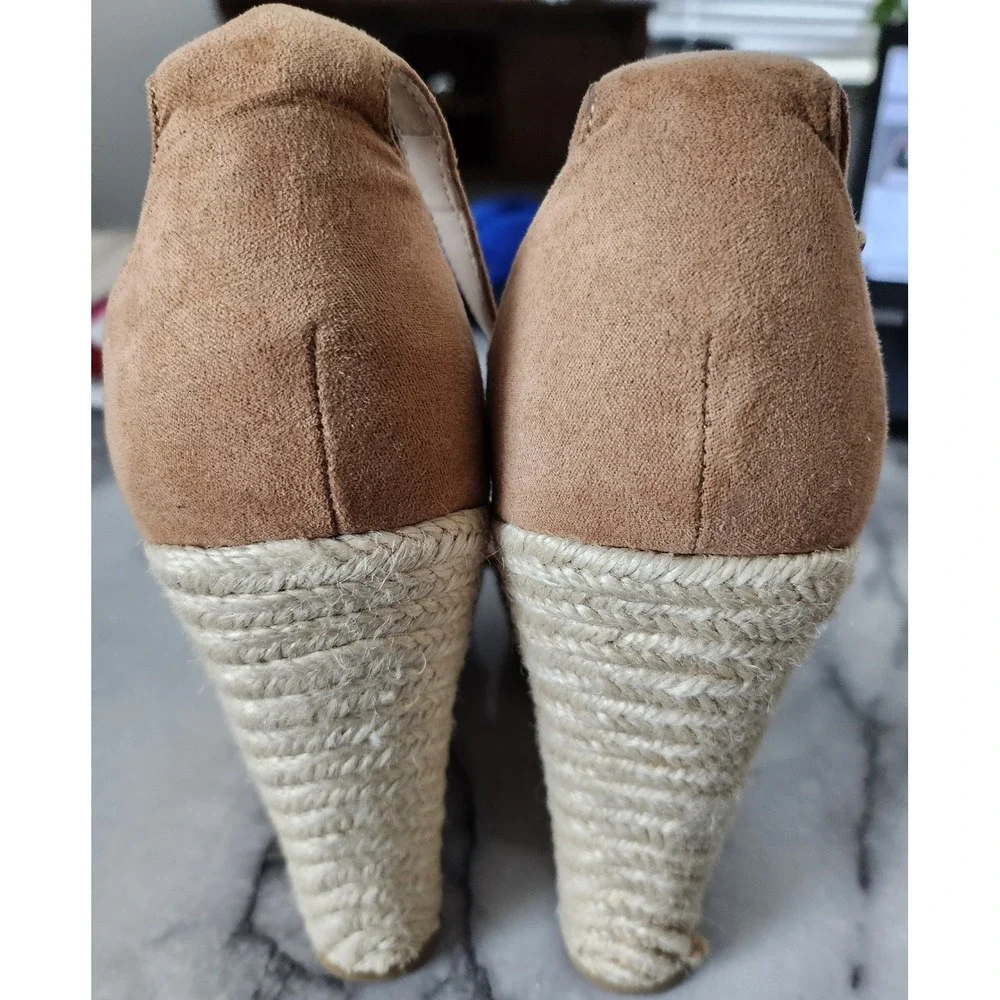 Chinese Laundry Tan Suede Espadrille Wedge Sandals Women's Size 8 38.5